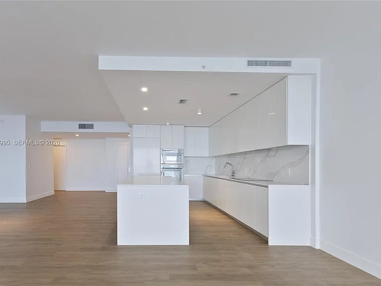 700 NE 24th St #5402 — Photo 12
