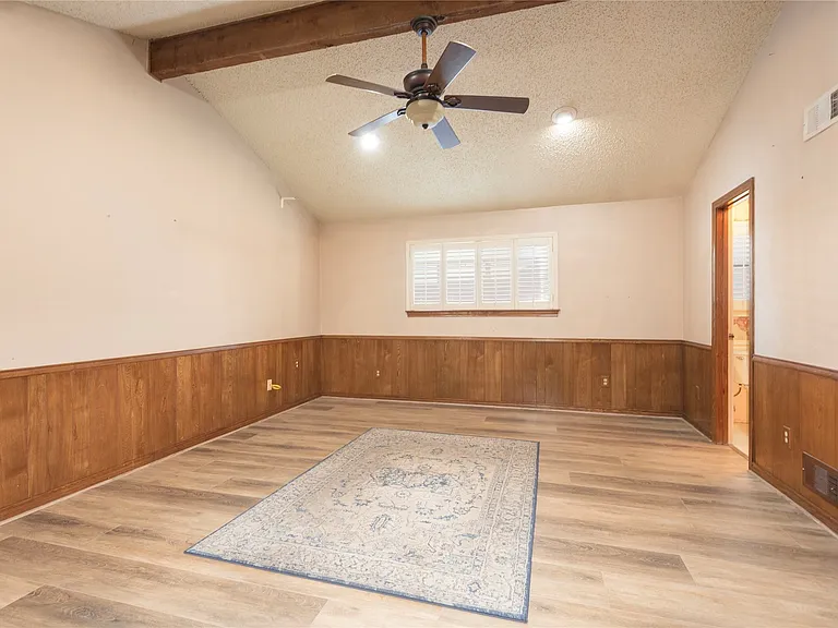 This room could also be a 4th bedroom