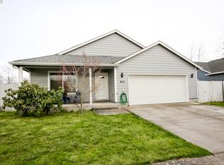 864 Arrow Leaf Pl, Harrisburg, OR 97446
