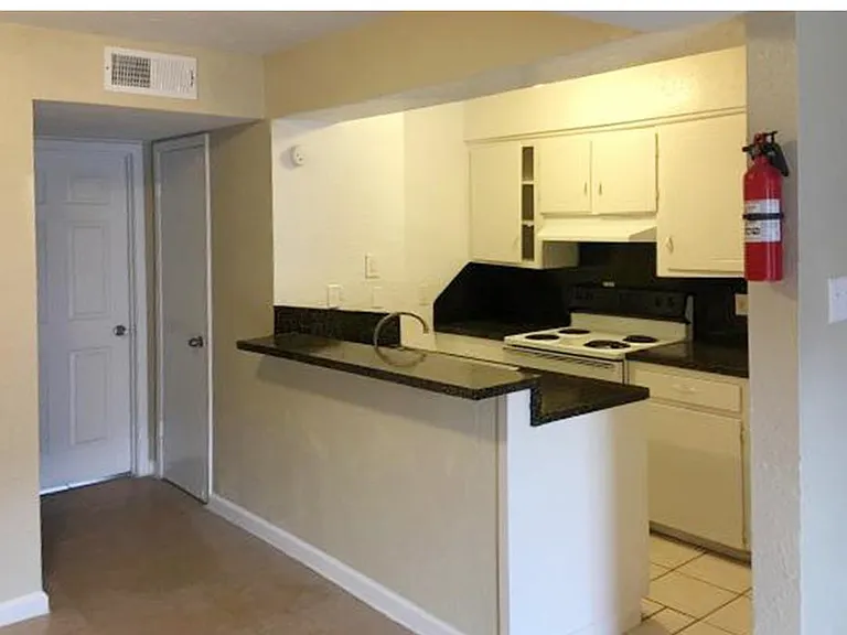 8345 Park Place Blvd — Photo 6