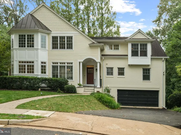 3722 N Woodrow St, Arlington, VA 22207