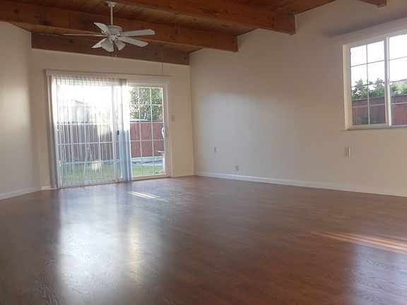 4th image of 26812 Eldridge Ave