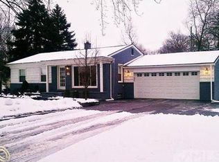 4010 Silver Birch Dr, Waterford, MI 48329