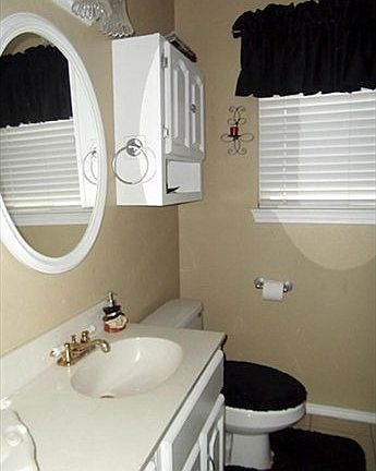 3rd image of 3504 Thornwood Dr
