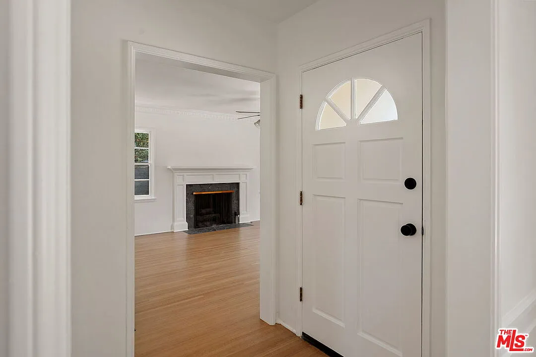 3 bed, 1.0 bath, 1312 sqft, $9,500 — Photo 1