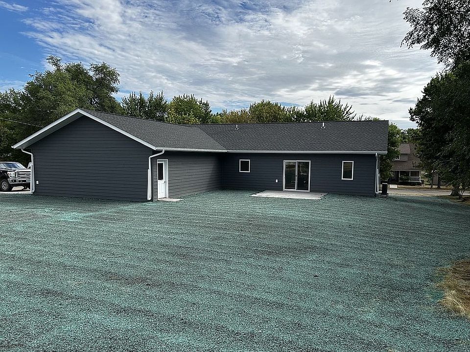 2nd image of 901 Forest St