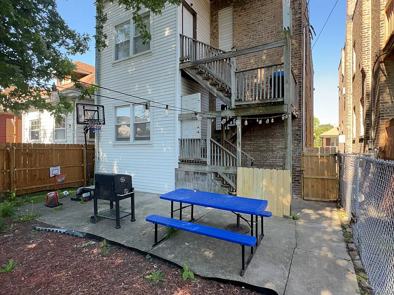 7525 S Green St #1 — Photo 18
