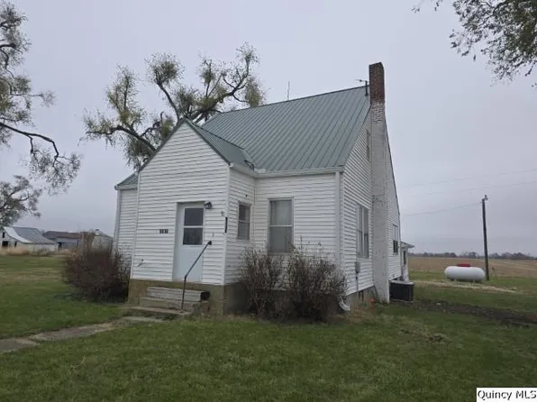 2525 N County Road 2750, La Harpe, IL 61450