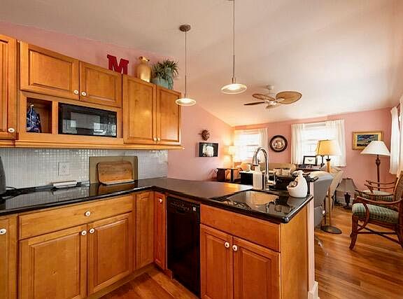 4th image of 1218 Packer St