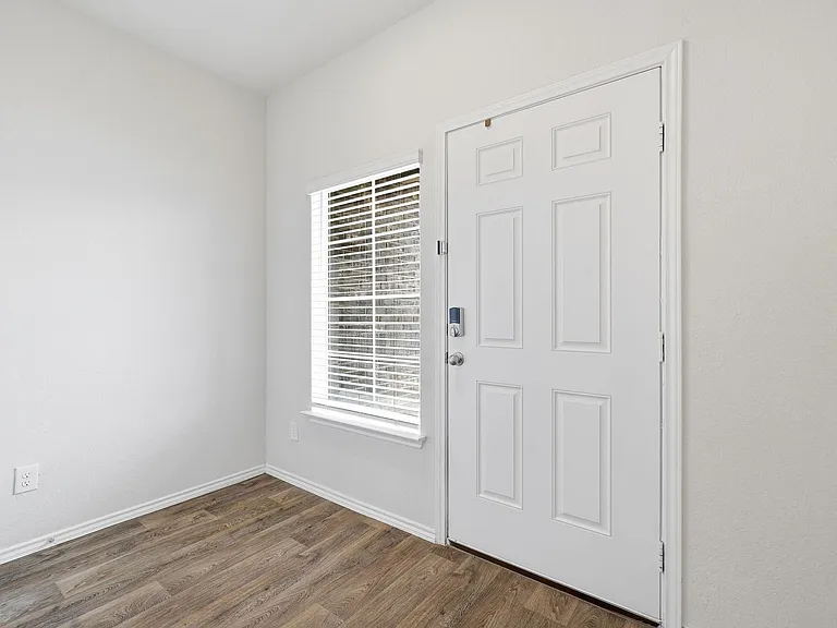 4023 Basil Mdw — Photo 2