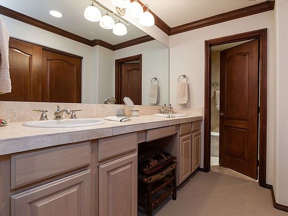 5th image of 600 Sawatch Dr #105