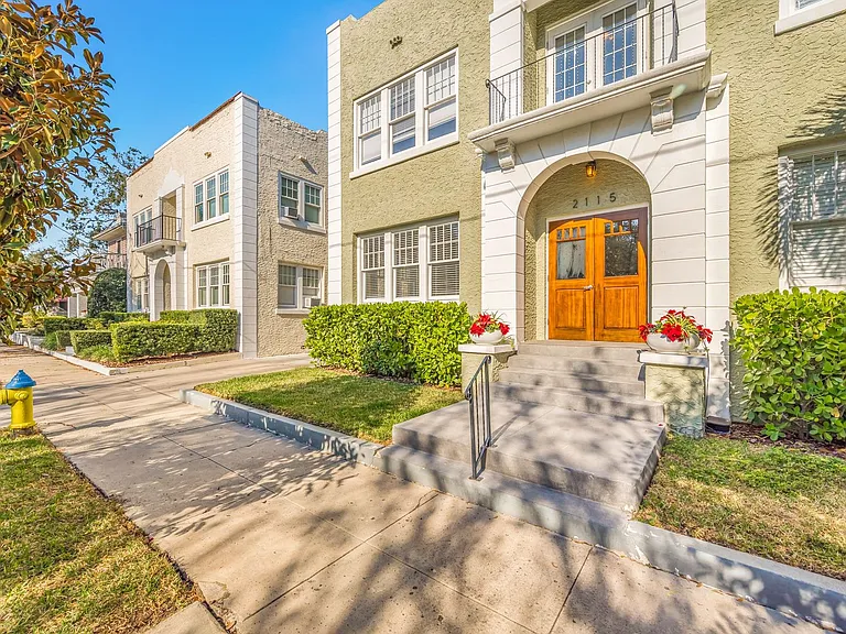 2115 W Hills Ave — Photo 30