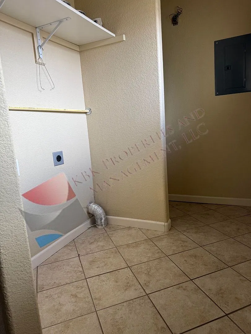 P&D-1000-1002 First Street — Photo 2
