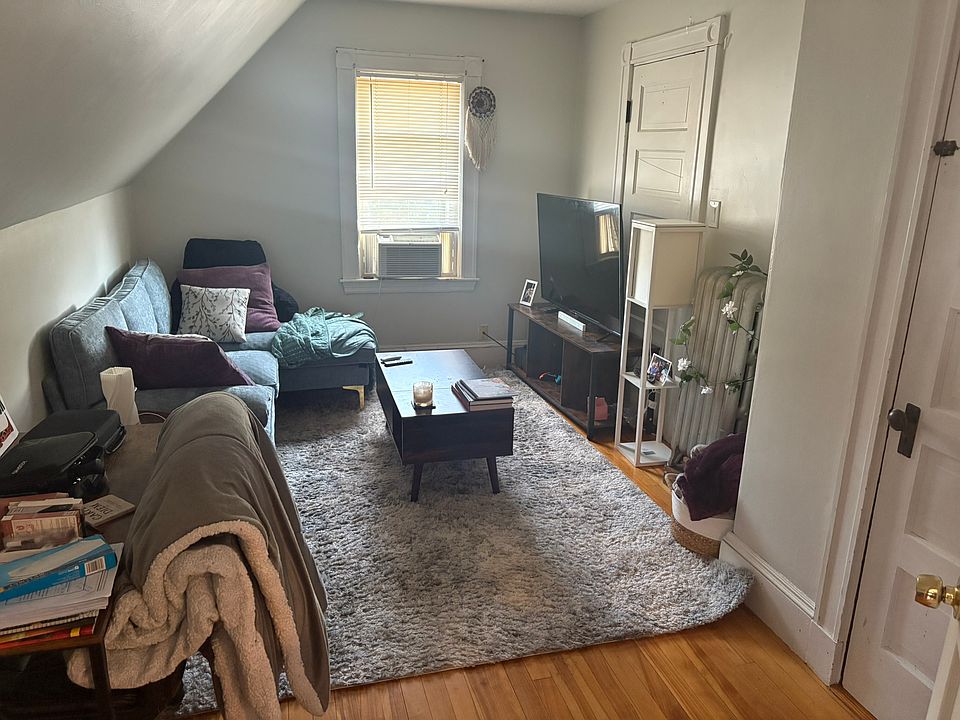 Living room/front room