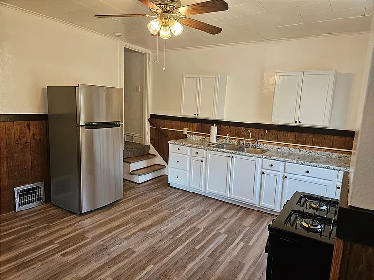 2212 Cronemeyer St — Photo 8