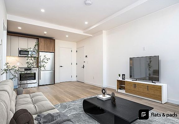 4th image of 627 Franklin Ave #4
