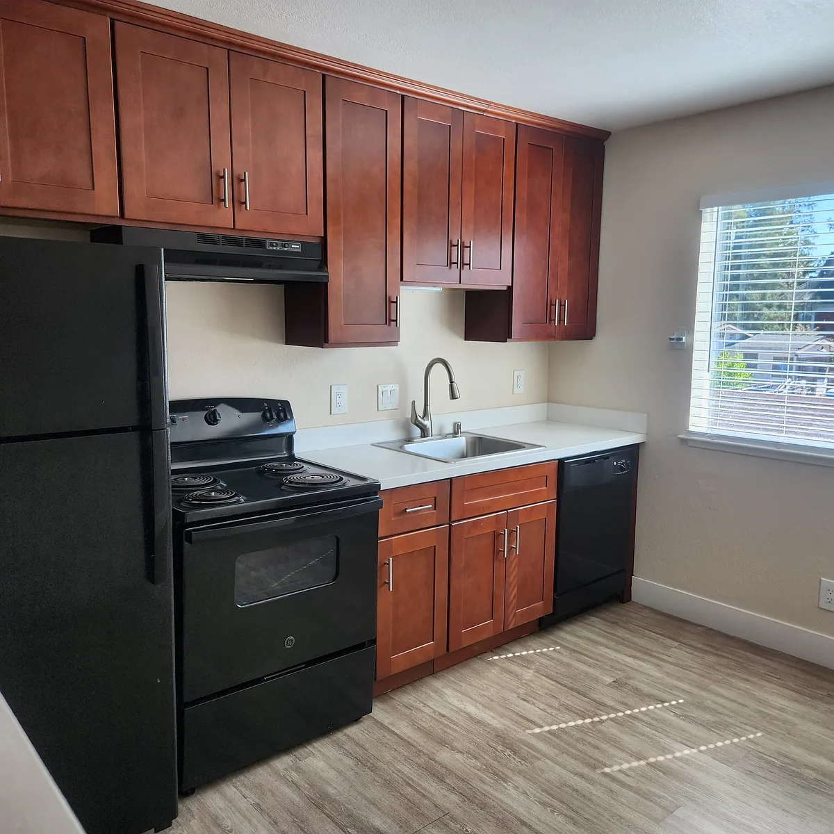 Building Photo - 647 Dutton Ave #16