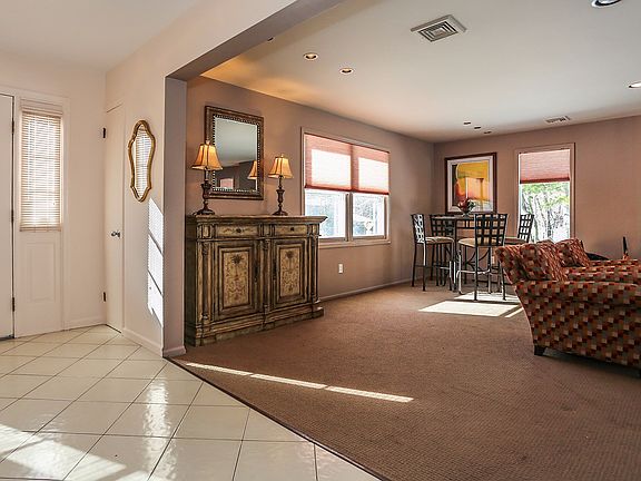3rd image of 2 Saratoga Ct