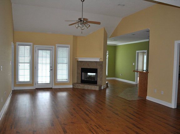 3rd image of 4271 Deercrest Dr