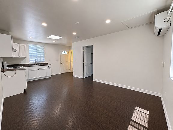 3rd image of 14174 Osborne St