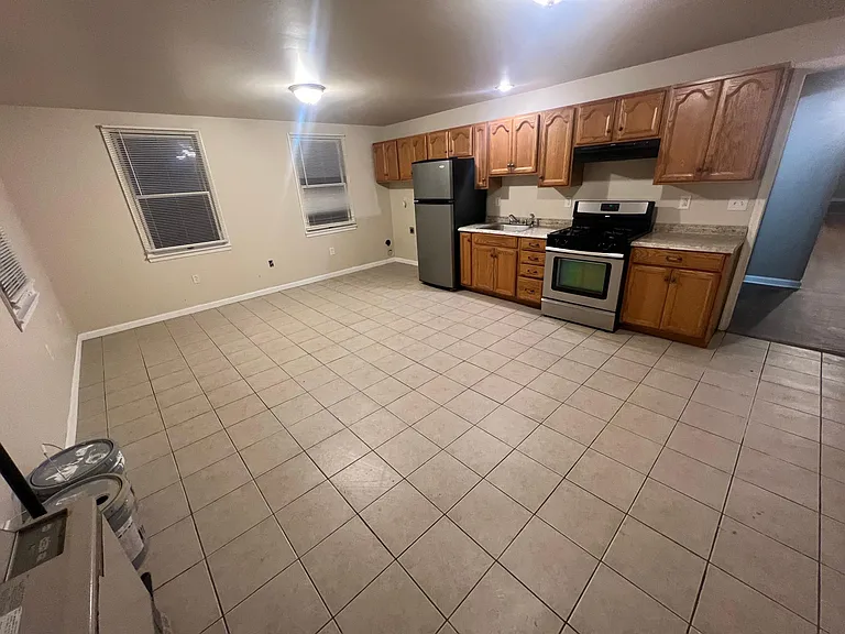 1130 Luzerne St #3 — Photo 3
