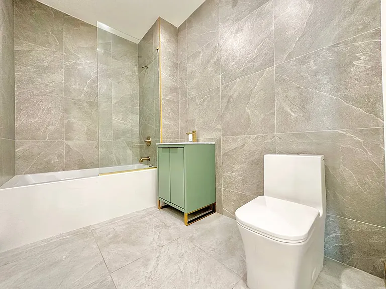 27-24 21st St #4B — Photo 7