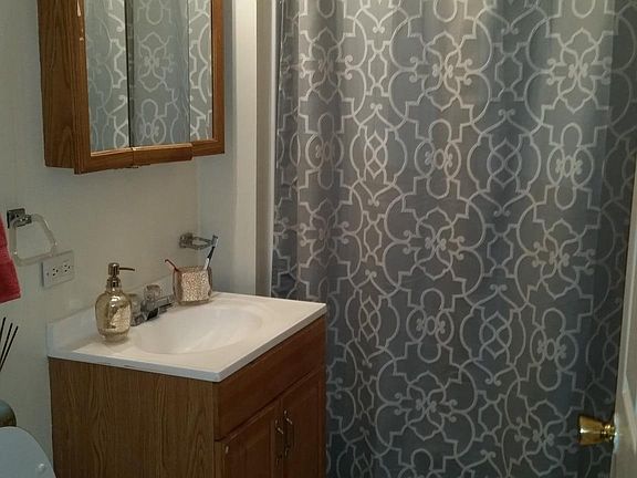5th image of 3038 N Clybourn Ave
