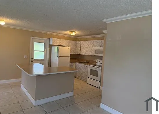 649 NW 19th St — Photo 3