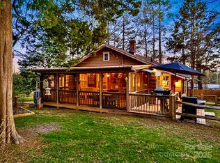 419 Bird Haven Rd, Hendersonville, NC 28792