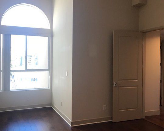 4th image of 848 S Irolo St #502