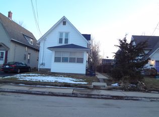 835 Oak St, Elgin, IL 60123