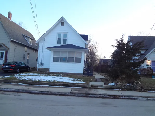 835 Oak St, Elgin, IL 60123