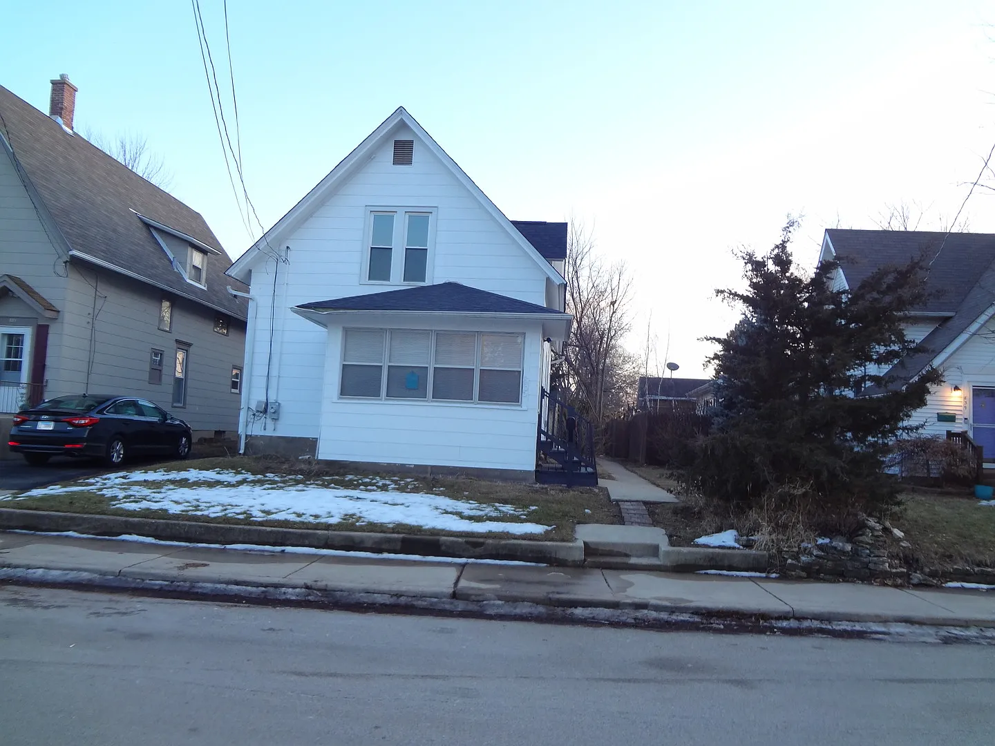 835 Oak St photo 1