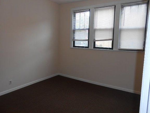 5th image of 2254 N Southport Ave