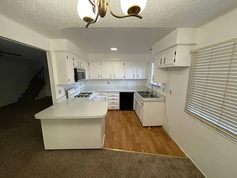 14107 Norwich Cir — Photo 23