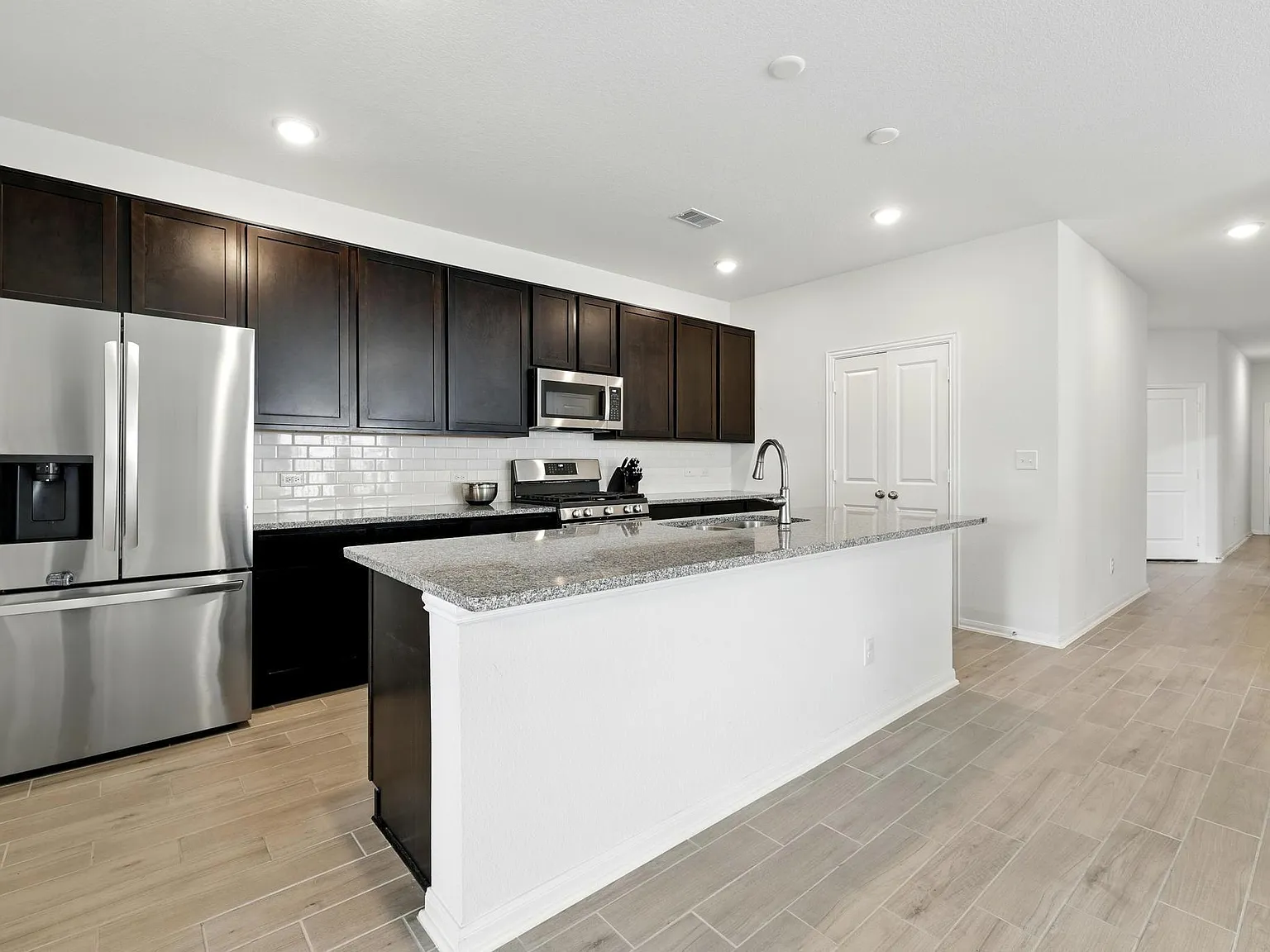 4 bed, 2.0 bath, 1877 sqft, $2,795 — Photo 3