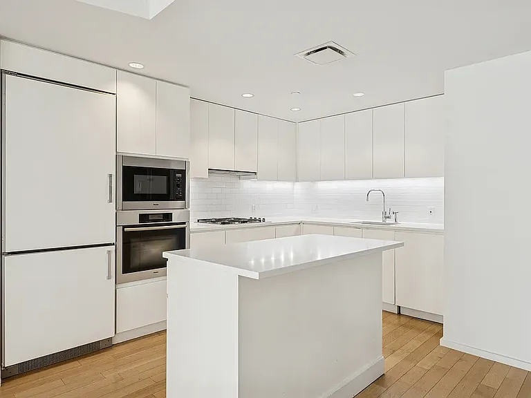 425 W 53rd St #205 — Photo 11