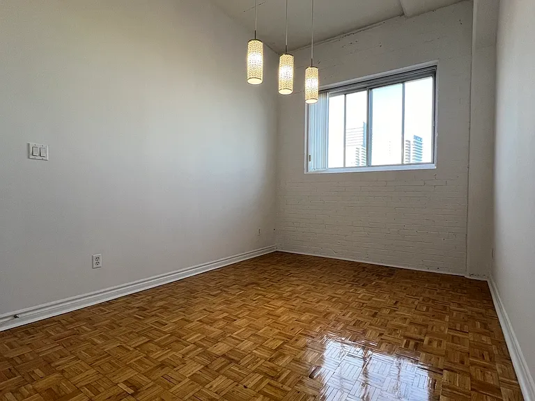 1401 Dupont St — Photo 6
