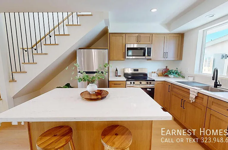 6445 Satsuma Ave #1/2 — Photo 5