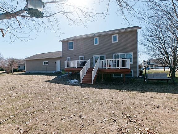 5th image of 305 Carrie Circle