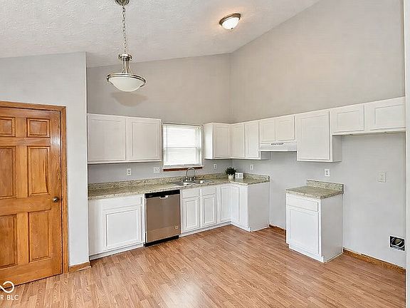 4th image of 3701 Foxtail Dr