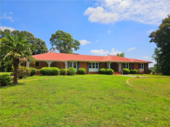 150 Prater Dr, Townville, SC 29678