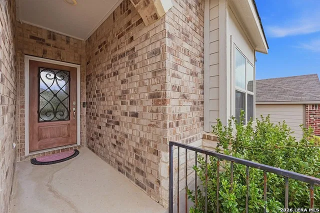 3 bed, 2.0 bath, 1740 sqft, $2,300 — Photo 2