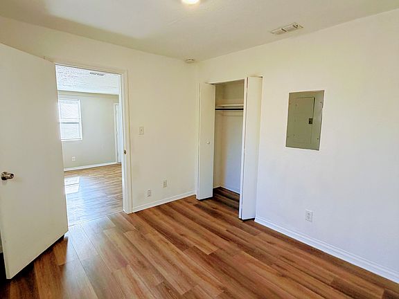 4th image of 3910 SE 17th Ave APT 3