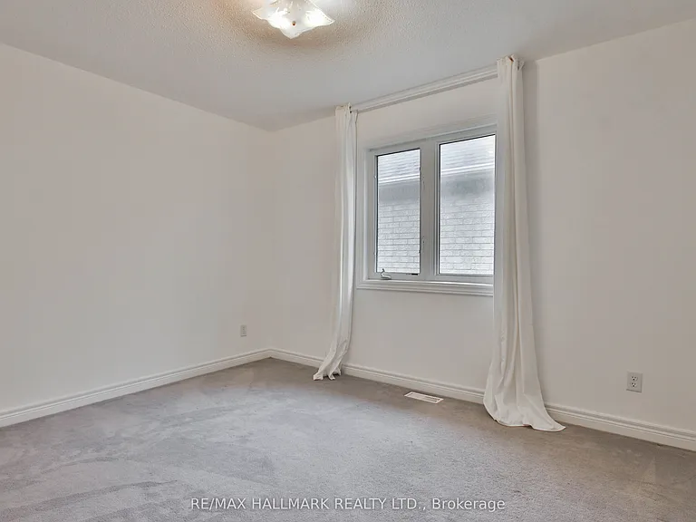 15 Briarglen Rd — Photo 33