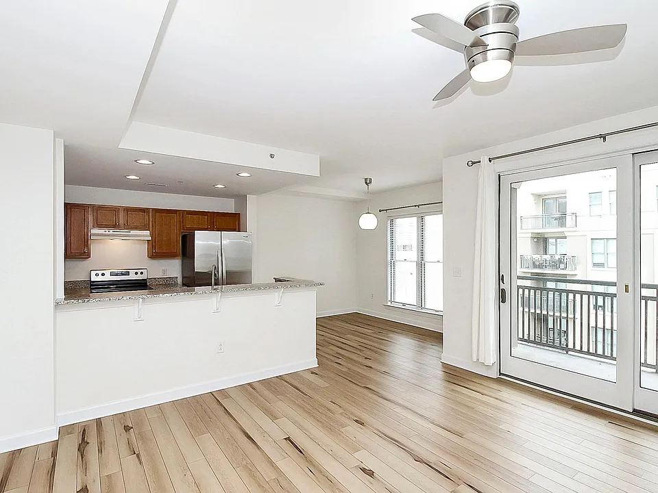 718 Trade St #706