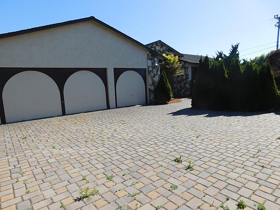 2nd image of 800 Monte Vista Ln