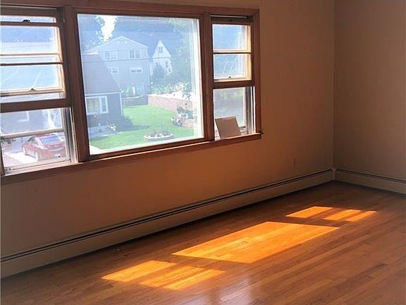 3rd image of 304 Goldenrod Ave