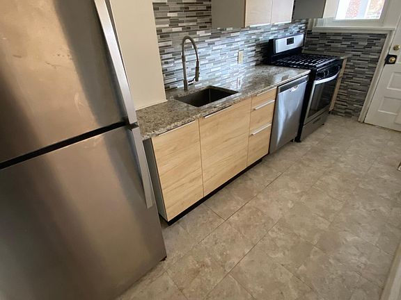 4th image of 2911 Grayland Ave