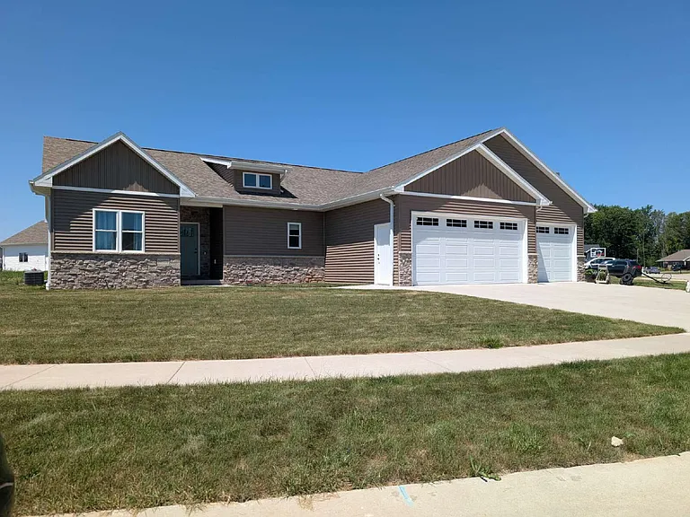 N8739 Connor Cir — Photo 58